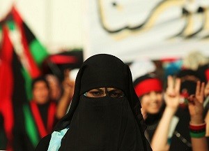 Libyan_girl_wearing_a_niqab_(Libya,_2011-06-07)